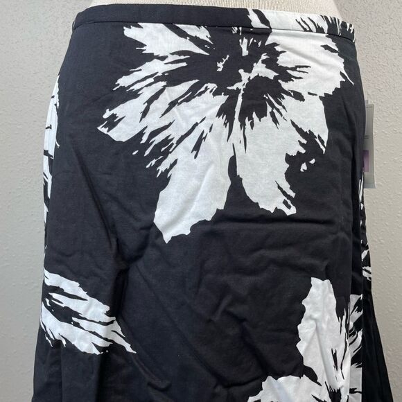 NWT Liz Claiborne Black and White Floral Midi Skirt Size 8 - Picture 2 of 7